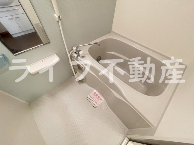 バス・シャワールーム　落ち着いた空間のお風呂です
