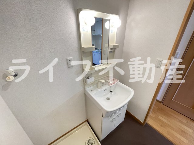 洗面設備　独立洗面台、朝の身支度には欠かせません
