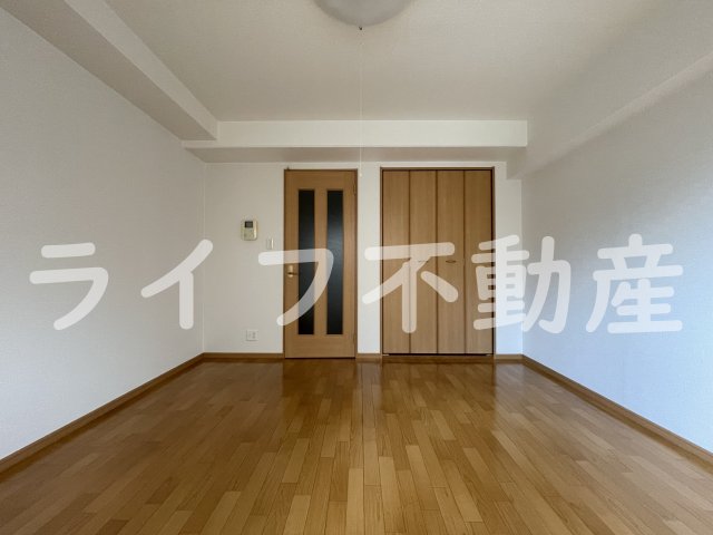 居室・リビング　こちらの居間で趣味の時間をお楽しみください