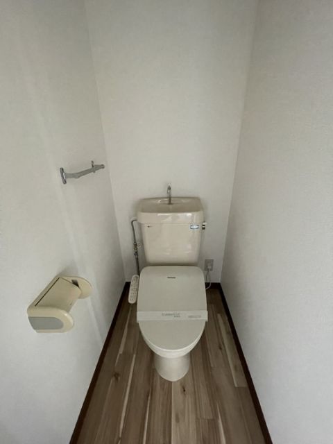 ＪＲ山陽本線 西条駅 徒歩14分 2階建 築33年のトイレ写真
