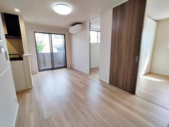 居室・リビング　窓あり明るいリビング♪
