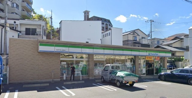 コンビニ　ファミリーマート　吹田千里山高塚（コンビニ）まで501m