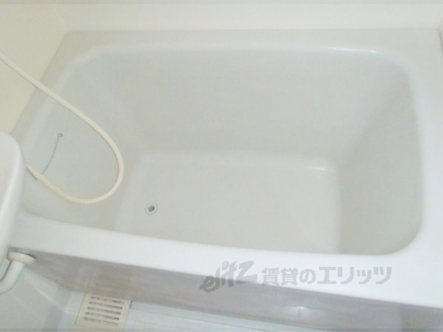 バス・シャワールーム　ゆったり入れるお風呂です。