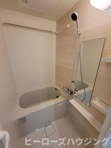 バス・シャワールーム　※同タイプの写真となり、実際のお部屋とは異なる場合があります