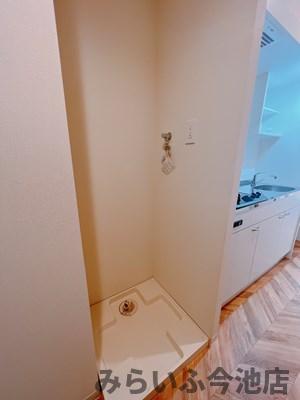 その他設備　洗濯機置き場　イメージ画（他部屋写真のため反転）
