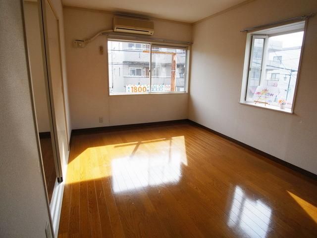 居室・リビング　☆２階角部屋☆