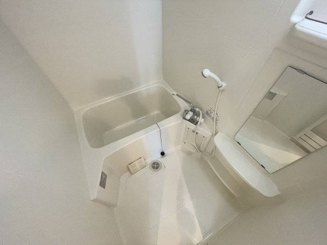 バス・シャワールーム　コンパクトで使いやすいお風呂です