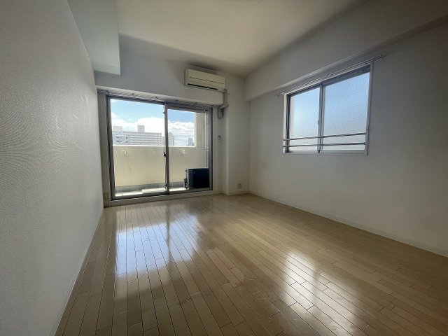 その他部屋・スペース　落ち着いた色調の寝室です