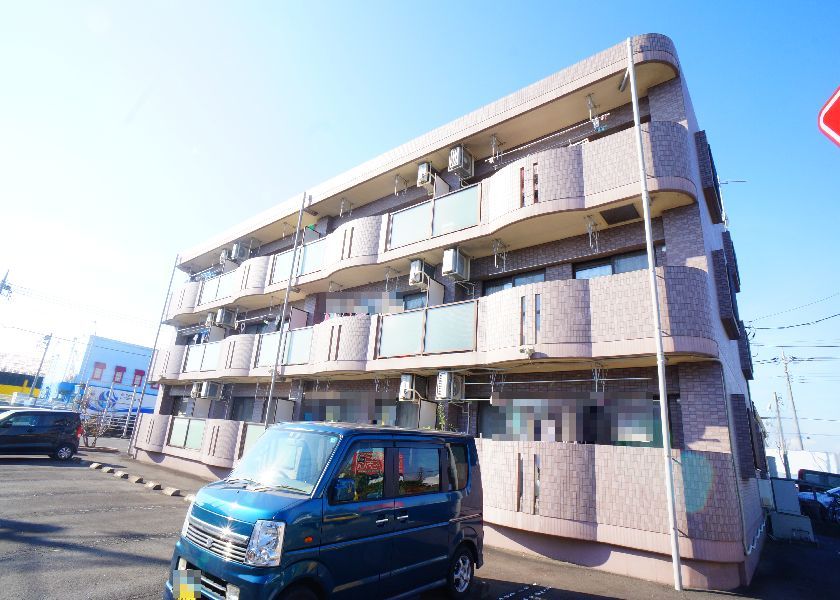建物外観　鉄筋コンクリート造３階建★２階のお部屋です♪駐車場２台付！