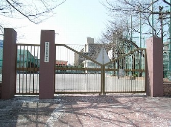 中学校　北区立堀船中学校（中学校）まで511m