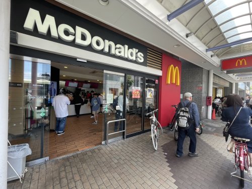 飲食店　マクドナルド 布施近商店（飲食店）まで768m