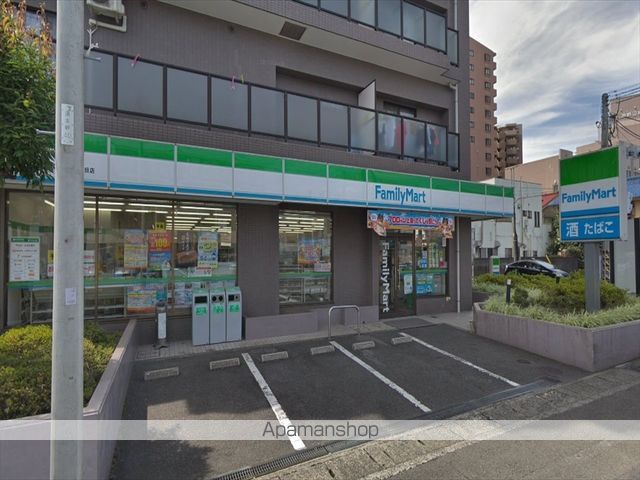 コンビニ　ファミリーマート（コンビニ）まで122m