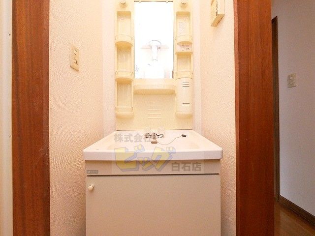 洗面設備　独立洗面台付きです♪