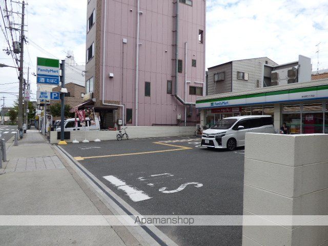 コンビニ　ファミリーマート（コンビニ）まで20m