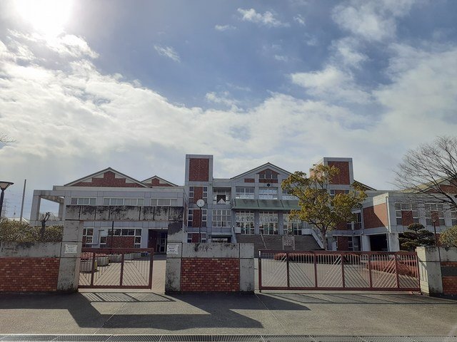 その他　市立田彦中学校まで2100m