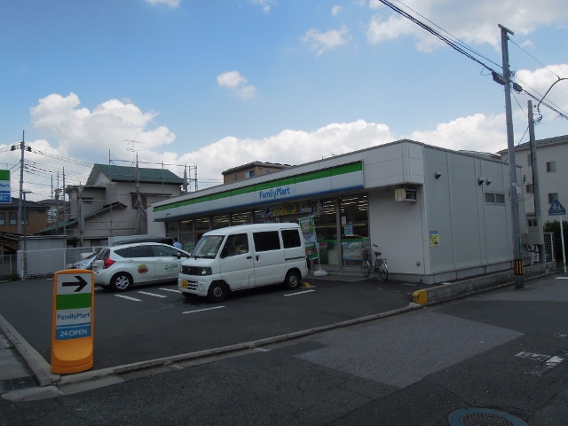 コンビニ　ファミリーマート 浦和岸町店（コンビニ）まで406m