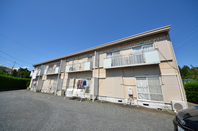 建物外観　★程よい緑に囲まれた、居心地の良い物件です★