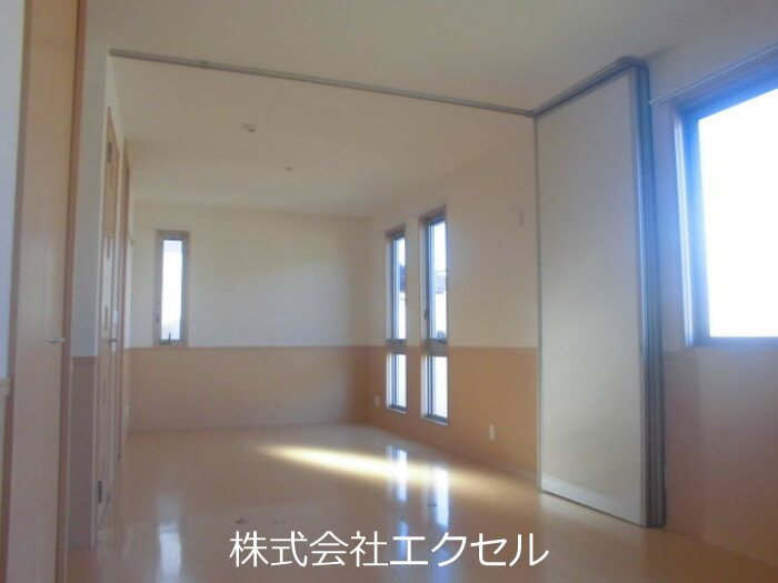 居室・リビング　同建物別室画像です