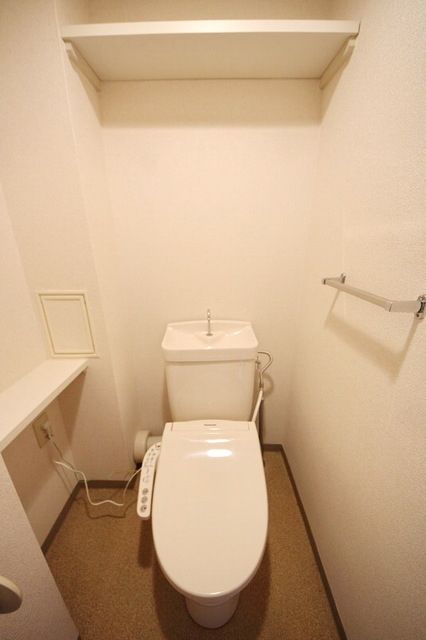 コーポレート中央林間1号棟のトイレ写真