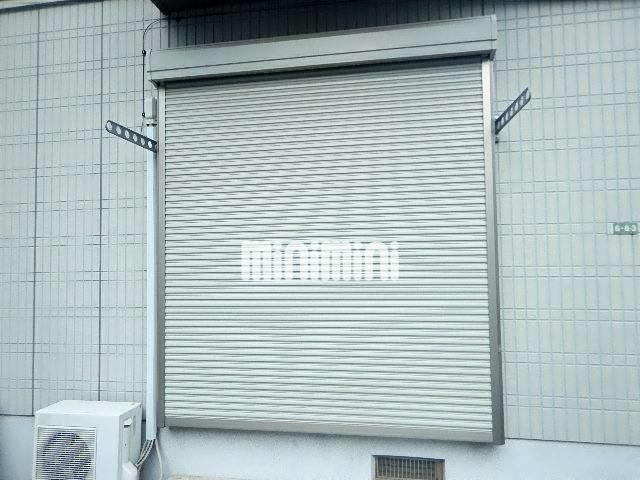 バルコニー　１階はシャッター付き