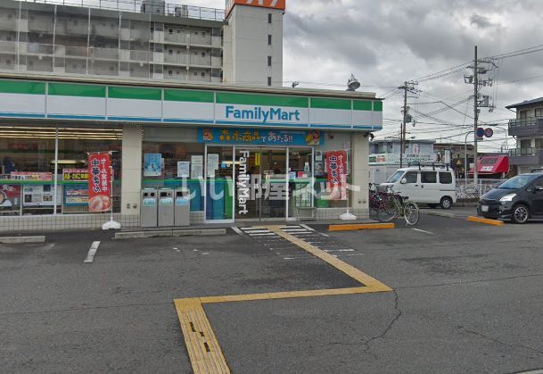 コンビニ　ファミリーマート忠岡東一丁目店（コンビニ）まで606m