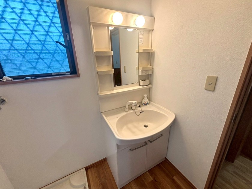 洗面設備　他の部屋の写真になります。