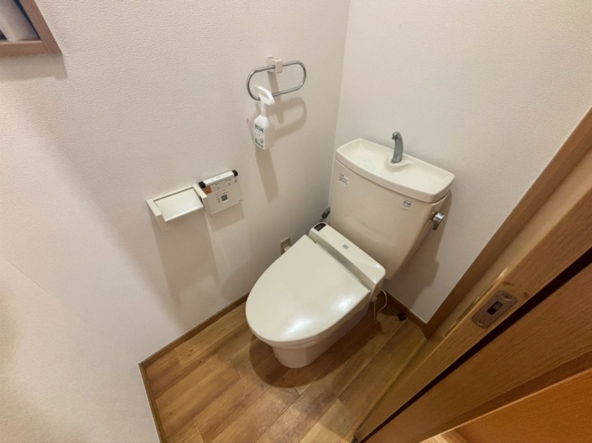トイレ　他の部屋の写真になります。