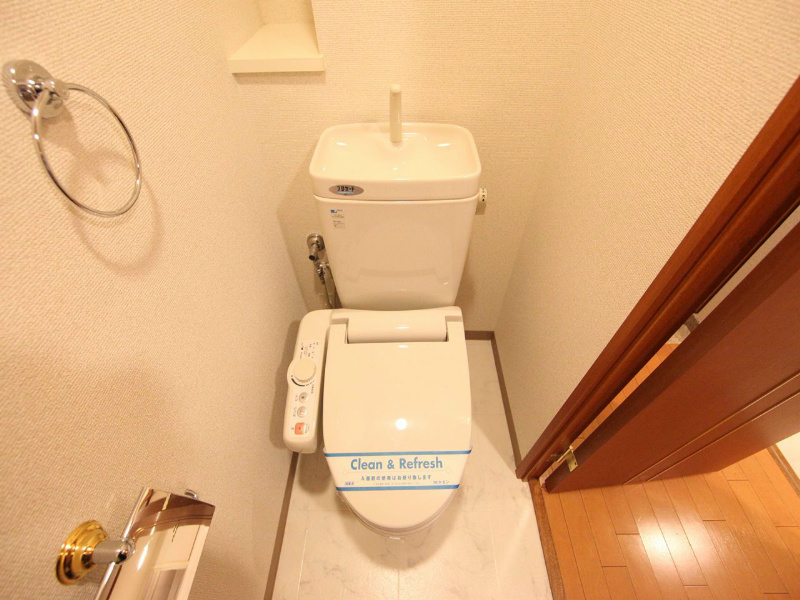 トイレ　温水洗浄暖房便座付トイレ