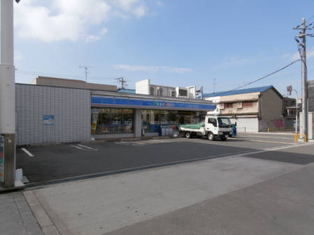 コンビニ　ローソン 背戸口四丁目店（コンビニ）まで365m