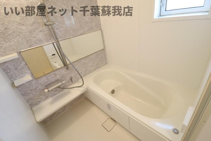 バス・シャワールーム　コンパクトで使いやすいお風呂です