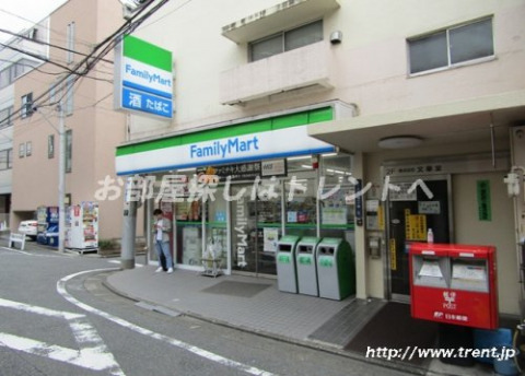 コンビニ　ファミリーマート 千駄ヶ谷二丁目店（コンビニ）まで60m