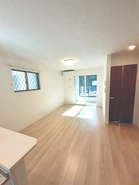 ドリームワークス 八番館の居間写真