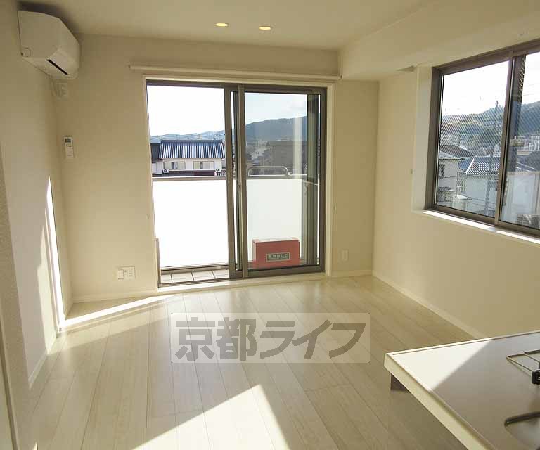 居室・リビング　きれいなお部屋です