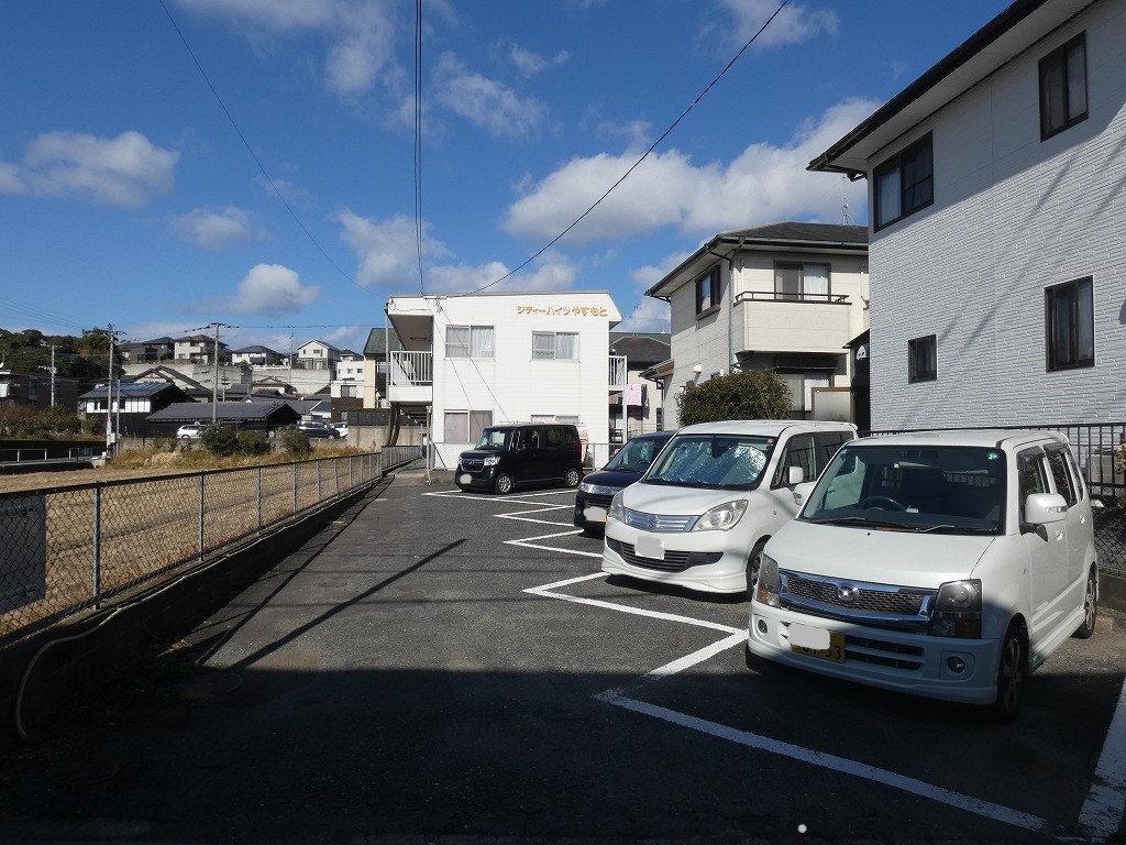 【シティハイツやすもとの駐車場】