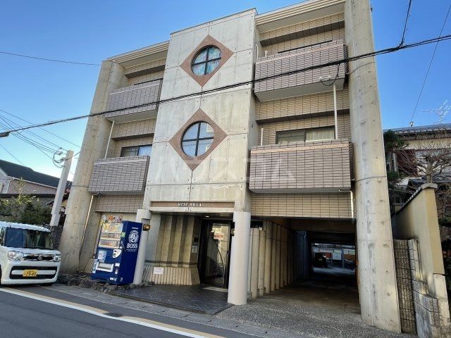 京都市西京区松尾井戸町のマンションの建物外観