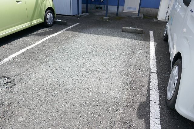 【シャロムＦの駐車場】