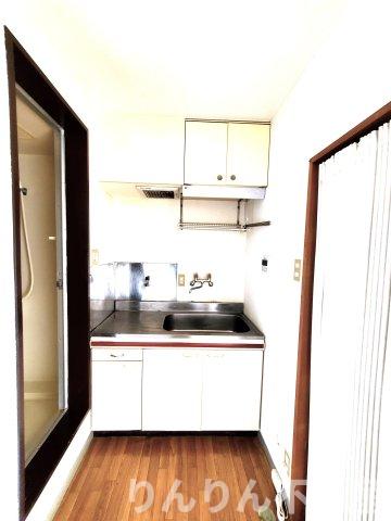 キッチン　コンパクトなキッチンで掃除もラクラク