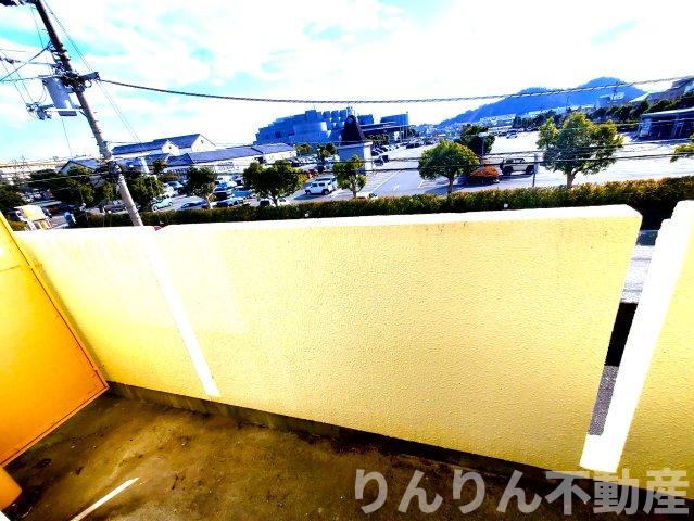 バルコニー　バルコニーからの眺めを楽しみながら食事をしませんか