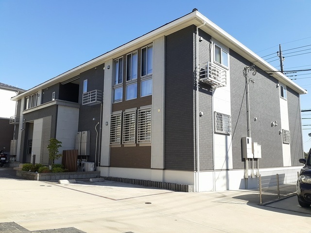 横浜市都筑区二の丸のアパートの建物外観