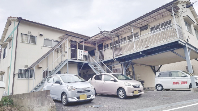 若草荘の建物外観