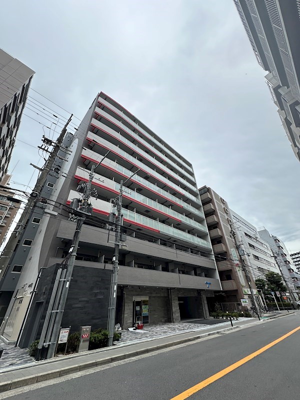 吹田市江坂町のマンションの建物外観