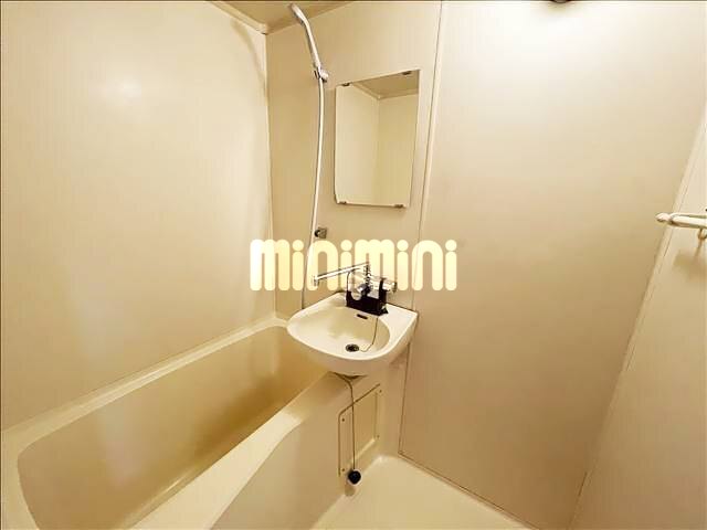 バス・シャワールーム　清掃前の為、１０２号室写真