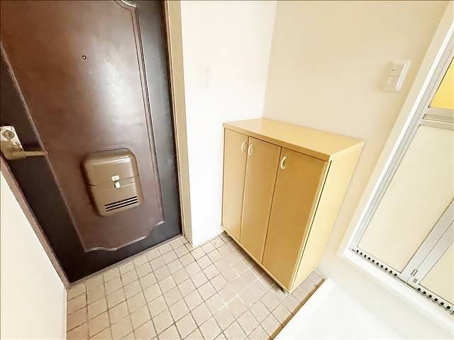 玄関　清掃前の為、１０２号室写真