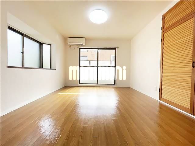 居室・リビング　清掃前の為、１０２号室写真