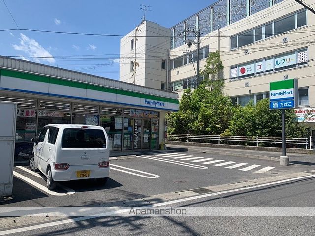 コンビニ　ファミリーマート（コンビニ）まで574m