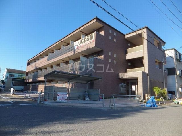 京都市南区上鳥羽山ノ本町のマンションの建物外観