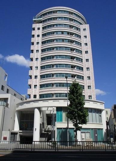 【名古屋市中区金山のマンションの建物外観】