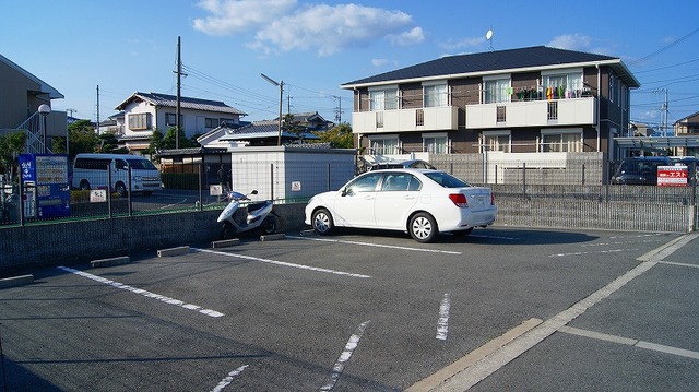 【パストラールの駐車場】