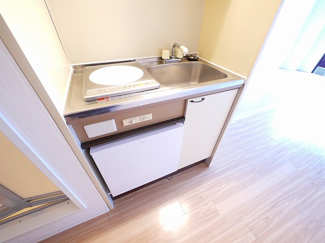 キッチン　コンパクトなキッチンで掃除もラクラク