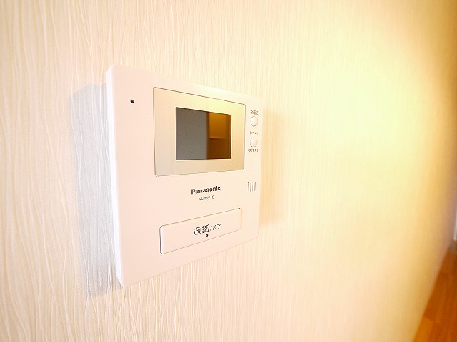 セキュリティ　お顔が見えるモニター付きインターホンで安心。